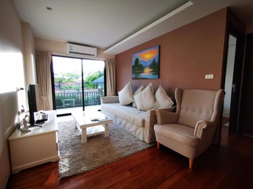 Spacious Two-Bedrooms Service Apartment Spacious Two-Bedrooms Service Apartment