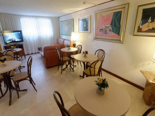 Hotel Ravenna – Ravenna, MI