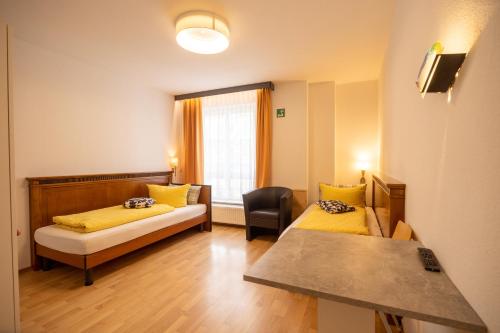 Ford Apartment - image 3
