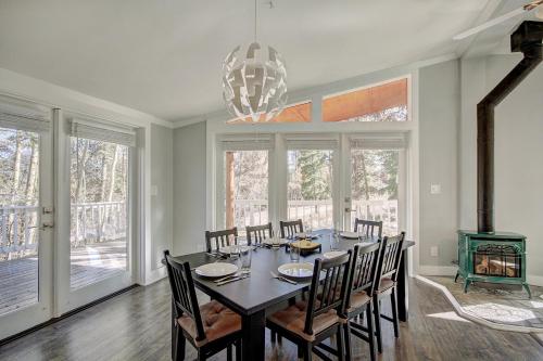 Ski Hill Chalet home - main image