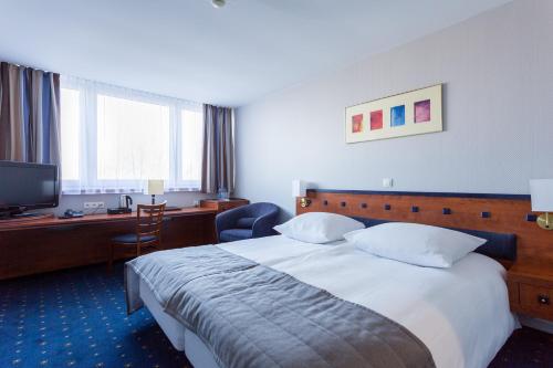 1 queen bed