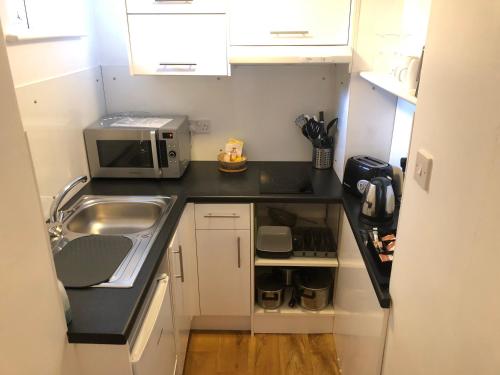 Kitchen, Byways Serviced Apartments in Salisbury