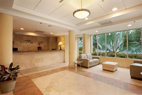 Parlor w Ocean & Lagoon view 2 guests + parking (E14) - image 2