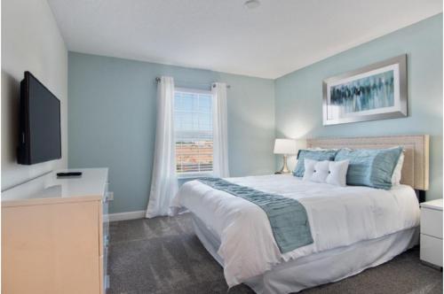 Four-Bedroom Townhome image 4