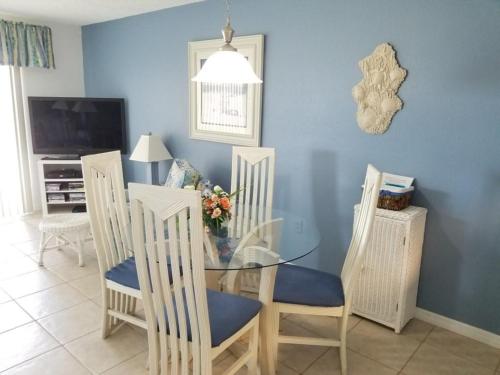 Spanish Trace 245 condo - image 3