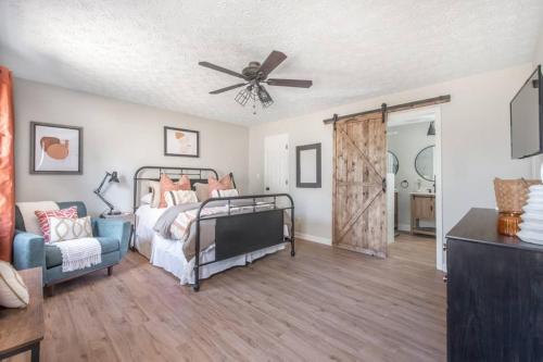 Stunning Spacious Farmhouse Near Atlanta 9 Beds