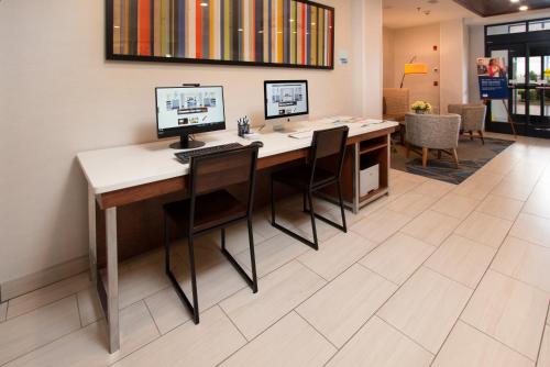 Holiday Inn Express Hotel And Suites Tupelo By IHG - 편의 시설/서비스