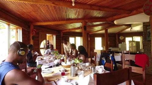 Restaurante, Trackers Safari Lodge Bwindi in Kanungu