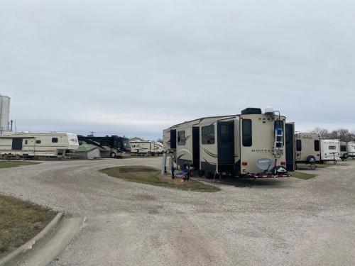 Garnett Hotel & RV Park