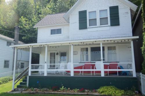 Sunset View Retreat in Beulah, USA