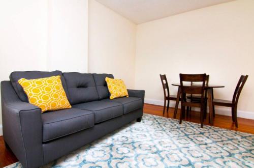 Stylish Apartment in Malden. 20 min from Boston in Malden