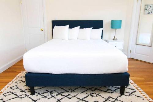 Stylish Apartment in Malden. 20 min from Boston in Malden