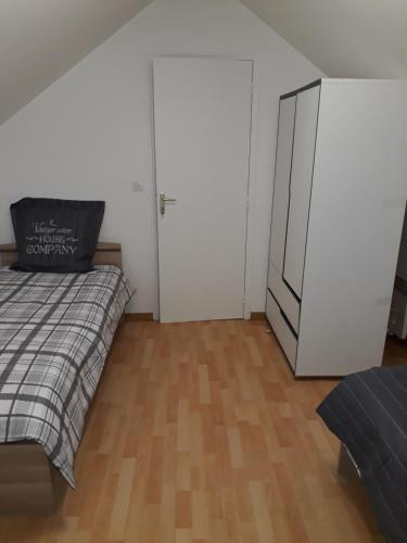 Le Pierre CURIE Chez l'habitant in Other