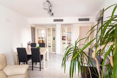  Beach & Pool Sant Salvador - 150m from sea in Comarruga