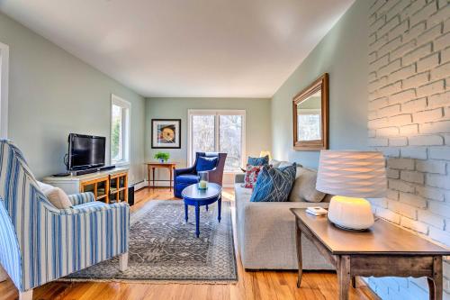 Birders Paradise Beachhouse Less Than 2 Miles to Winery! in Little Compton, USA