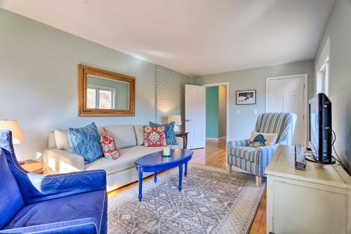 Birders Paradise Beachhouse Less Than 2 Miles to Winery! in Little Compton, USA