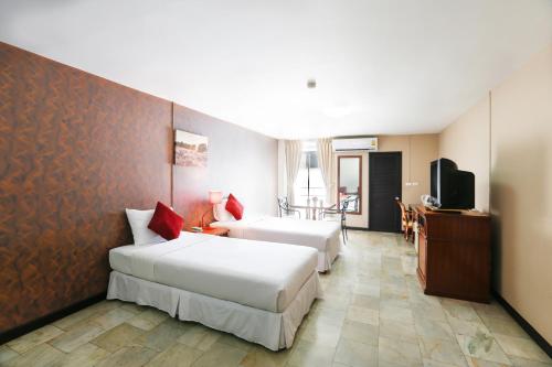room detail thumbnail 1