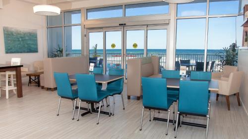 Holiday Inn Express & Suites Panama City Beach Beachfront, an IHG Hotel