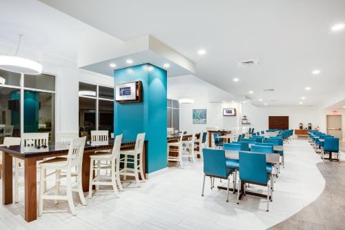 Holiday Inn Express & Suites Panama City Beach Beachfront, an IHG Hotel