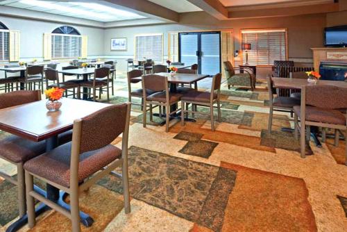 Norwood Inn and Suites Eagan