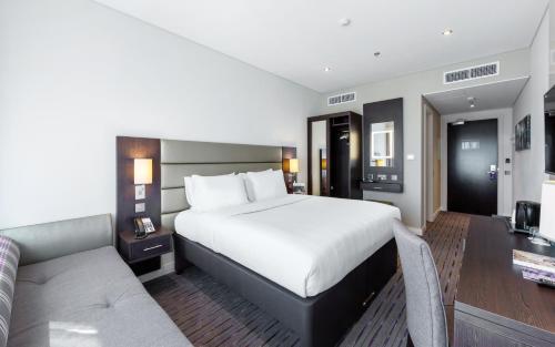 Double Room - Non Smoking - FREE Scheduled Airport Shuttle image 4