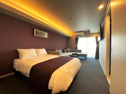 Junior Suite with Balcony image 10