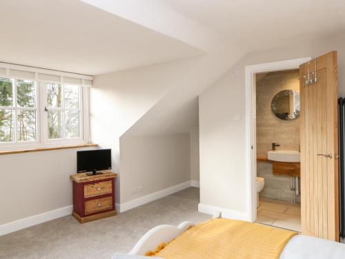 Folly Lodge - image 11