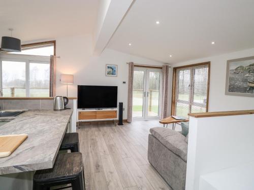 2 Meadow Retreat - main image