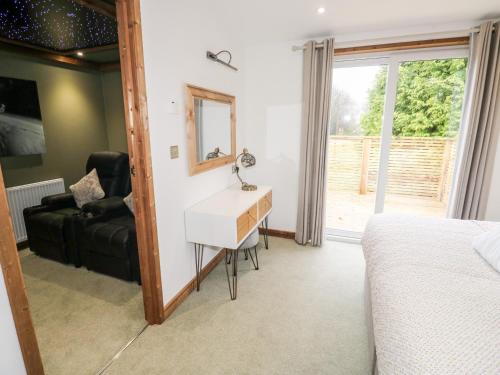 2 Meadow Retreat - image 11
