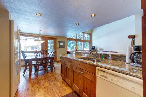 Alpine Family Retreat - image 8