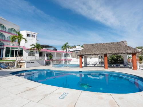 Swimming pool, Capital O Hotel El Mejicano in Acapulco