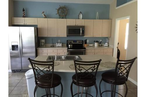 Three-Bedroom Pool Home Davenport in Davenport