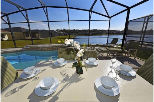 Three-Bedroom Pool Home Davenport in Davenport