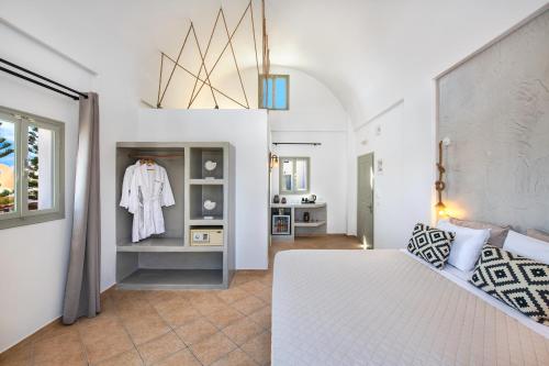 Kalya Suites Stop at Kalya Suites & Studios to discover the wonders of Santorini. The property features a wide range of facilities to make your stay a pleasant experience. Service-minded staff will welcome and gui