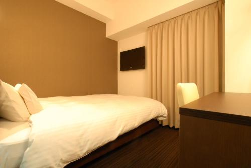 Single Room - Non-Smoking image 4
