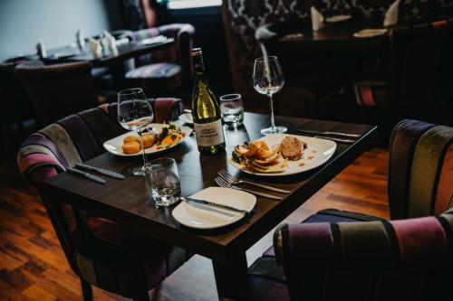 Seafield Arms Hotel - image 8