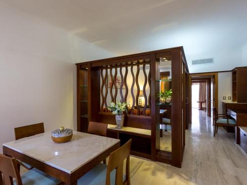 Caribbean Experience Playa Bavaro 1r. Office (07)