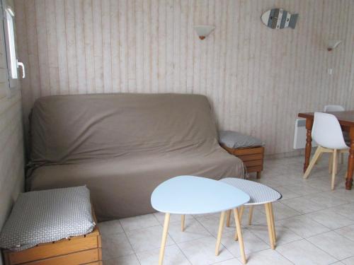 Une agréable maison près de la mer avec piscine - image 5