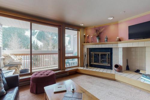 Liftside Condominiums 203 - image 7