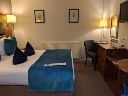 Cotswold Lodge Hotel - Tap to explore photos