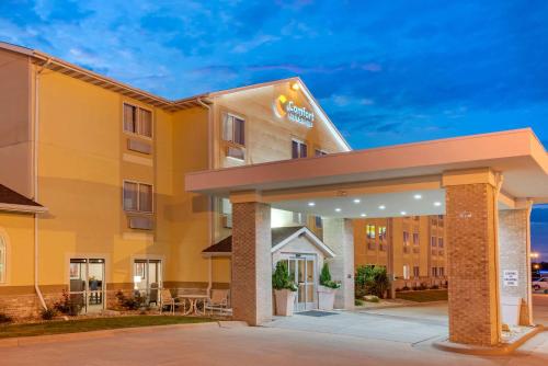 . Comfort Inn & Suites near Route 66