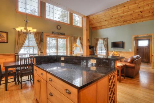 Beautiful 4 bedroom 3 bath home on Haley Pond by Morton & Furbish - image 5