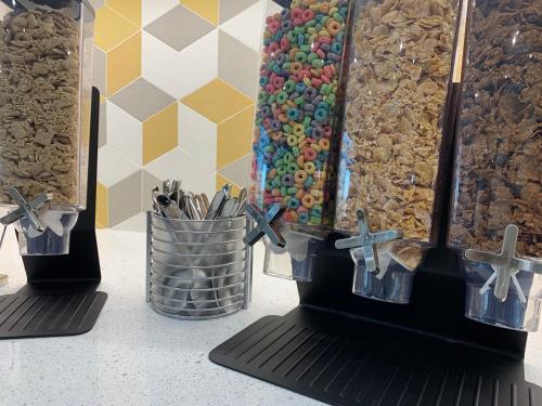 Hyatt Place Bakersfield - image 2