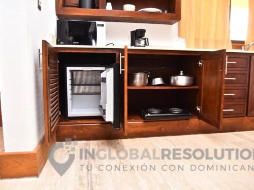Caribbean Experience Playa Bavaro 1r. Office (04)
