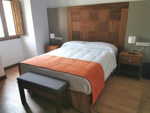 1 double bed, 2 twin beds
