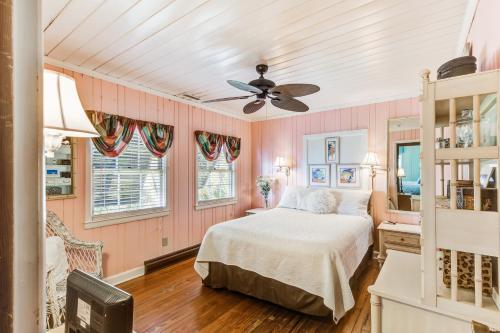 Clervue Cottage in Folly Beach, USA