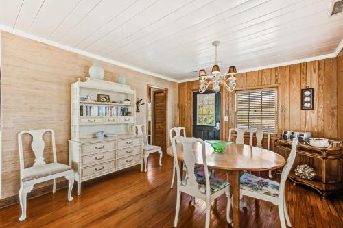 Clervue Cottage in Folly Beach, USA