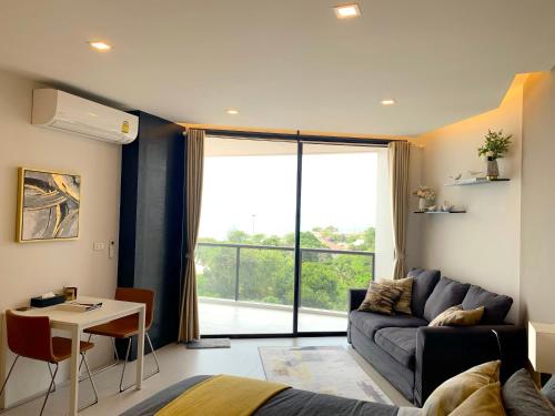 Top Floor Gorgeous Sunset View - Mae Phim Beachfront Condo