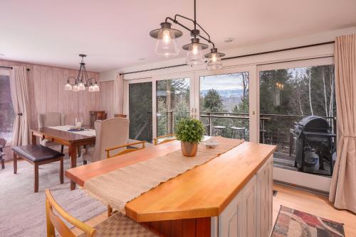 Classic Stowe Ski Chalet chalet in 普拉茨堡