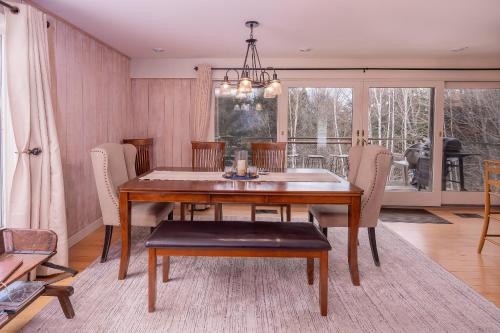 Classic Stowe Ski Chalet chalet in 普拉茨堡